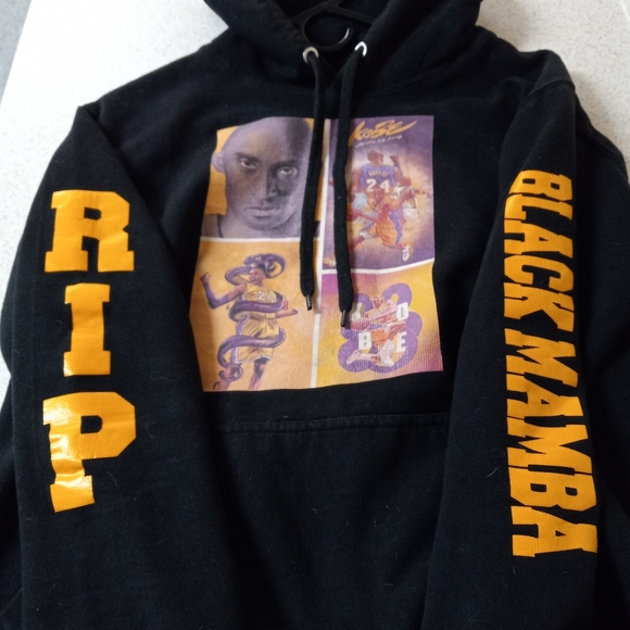 UNISEX KOBE BRYANT BLACK MAMBA RIP MEMORIAL HOODIE SPELLOUT MEN'S S | LADIES M - Picture 2 of 10
